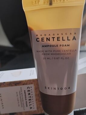Madagascar Centella Ampoule Foam - Cream/Brown Primer